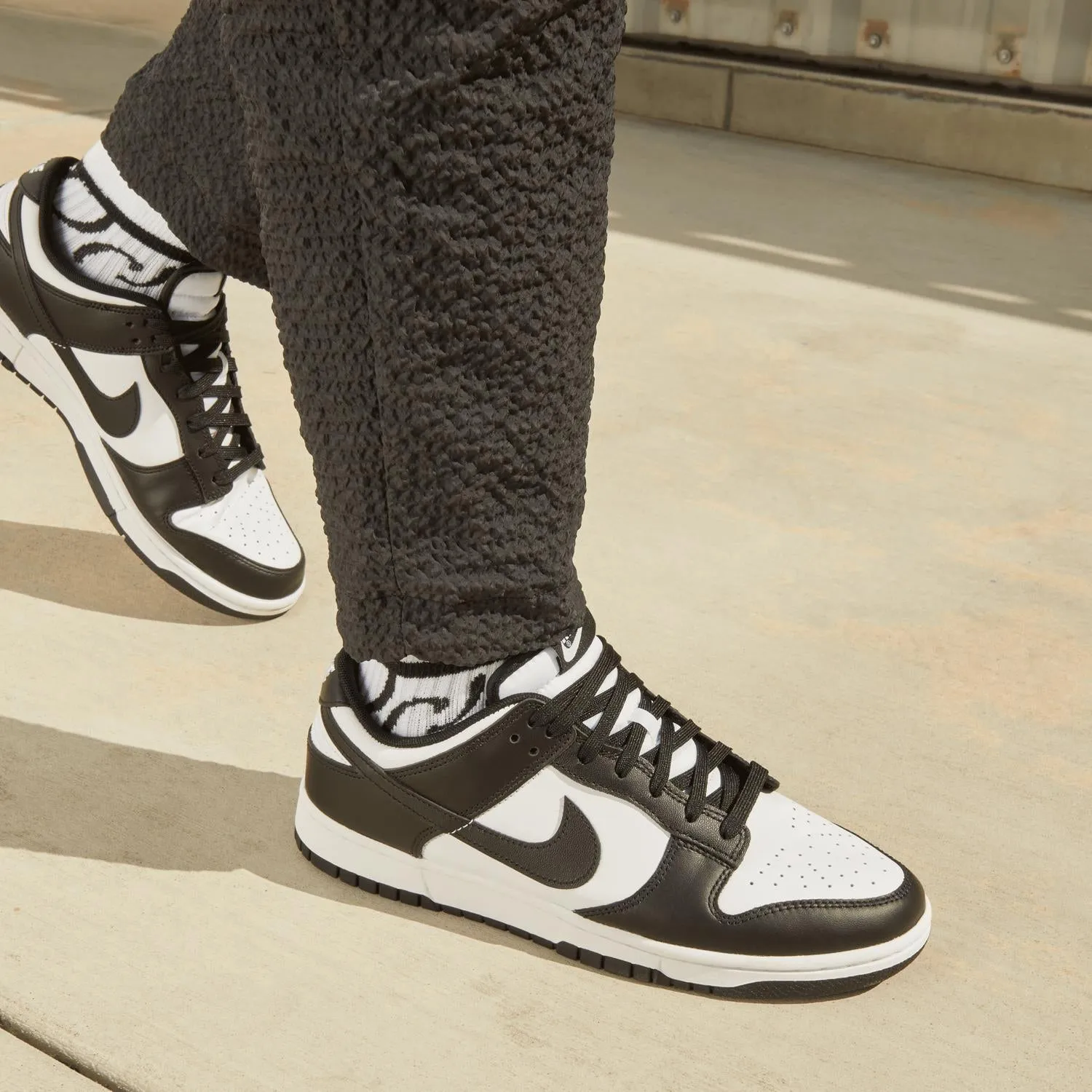 Men's Dunk Low Retro Shoes In White/black