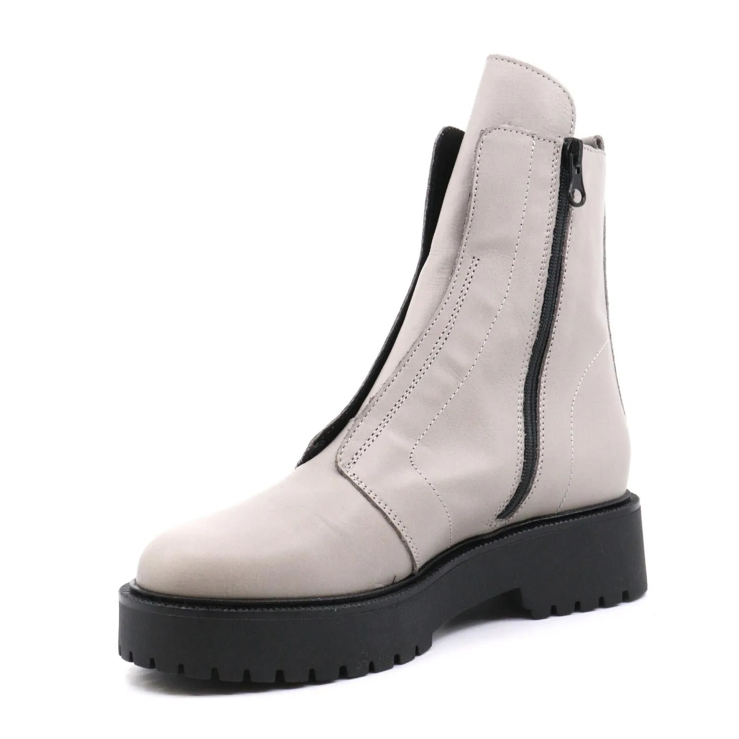 Women Koil Boot In Cement