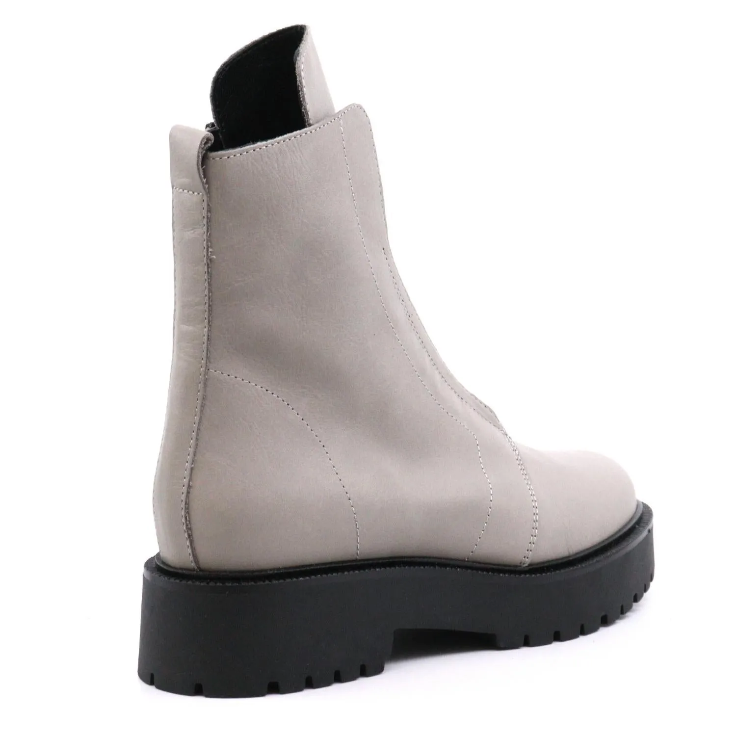 Women Koil Boot In Cement