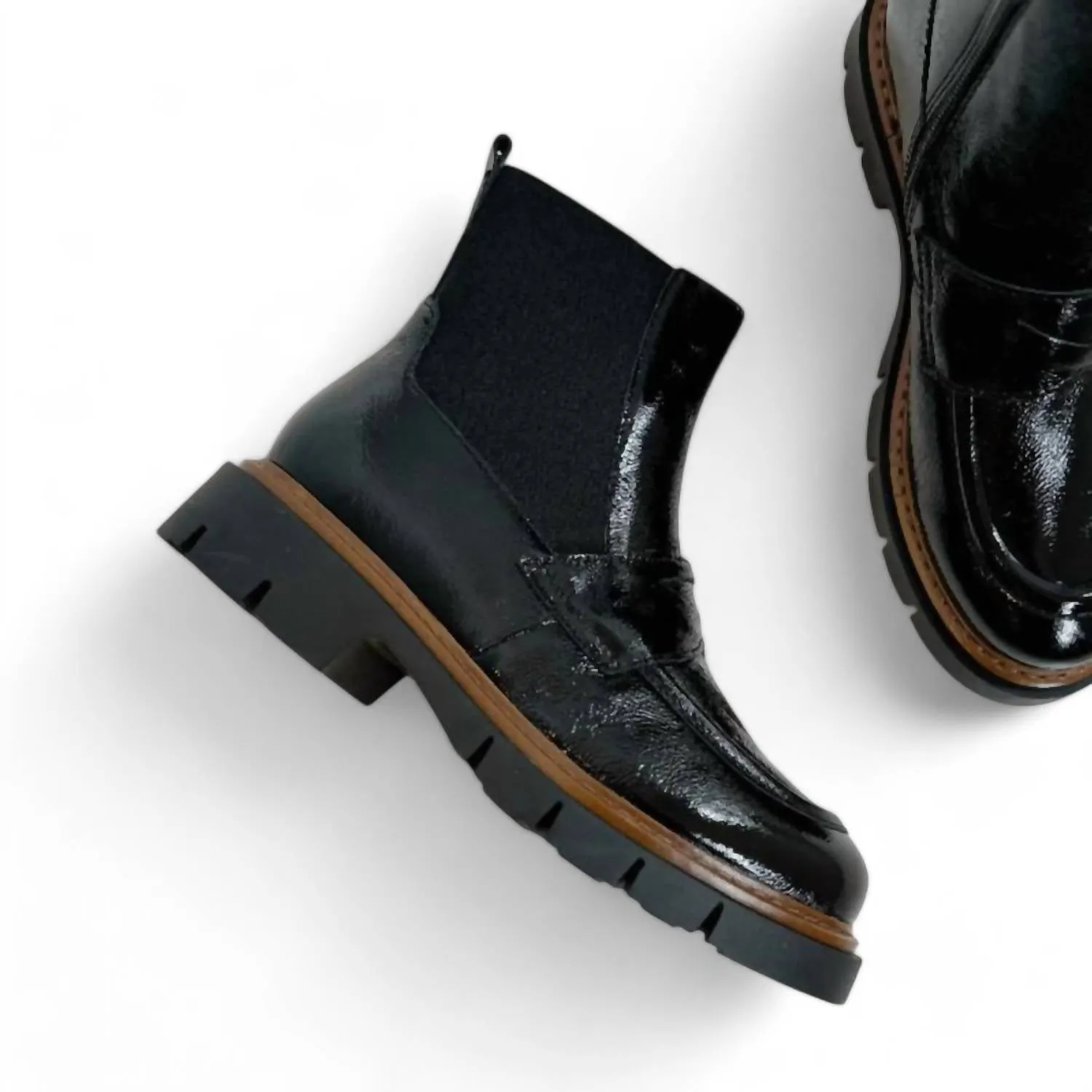 Women's Billow Boots In Black Patent