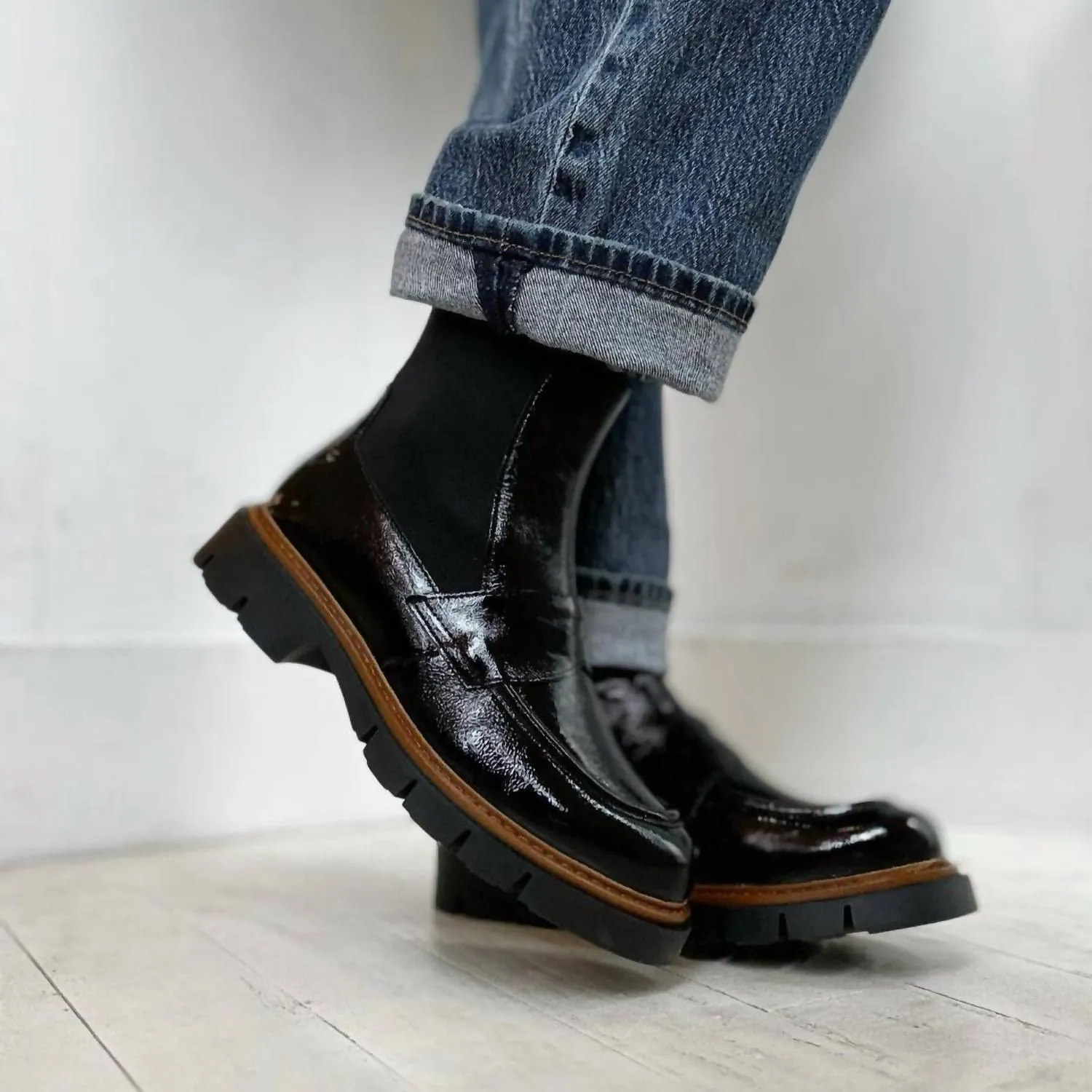 Women's Billow Boots In Black Patent