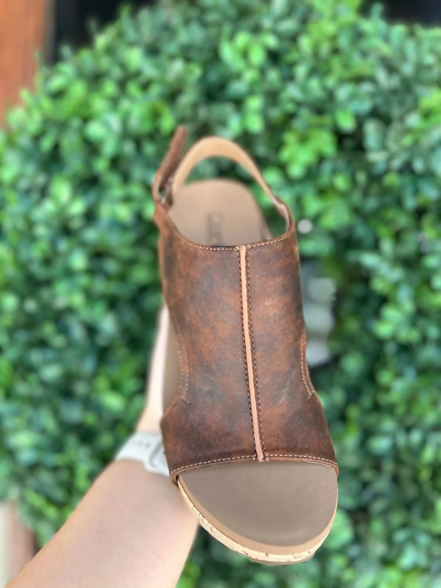 Women's Carley Wedge Sandal In Washed Cognac