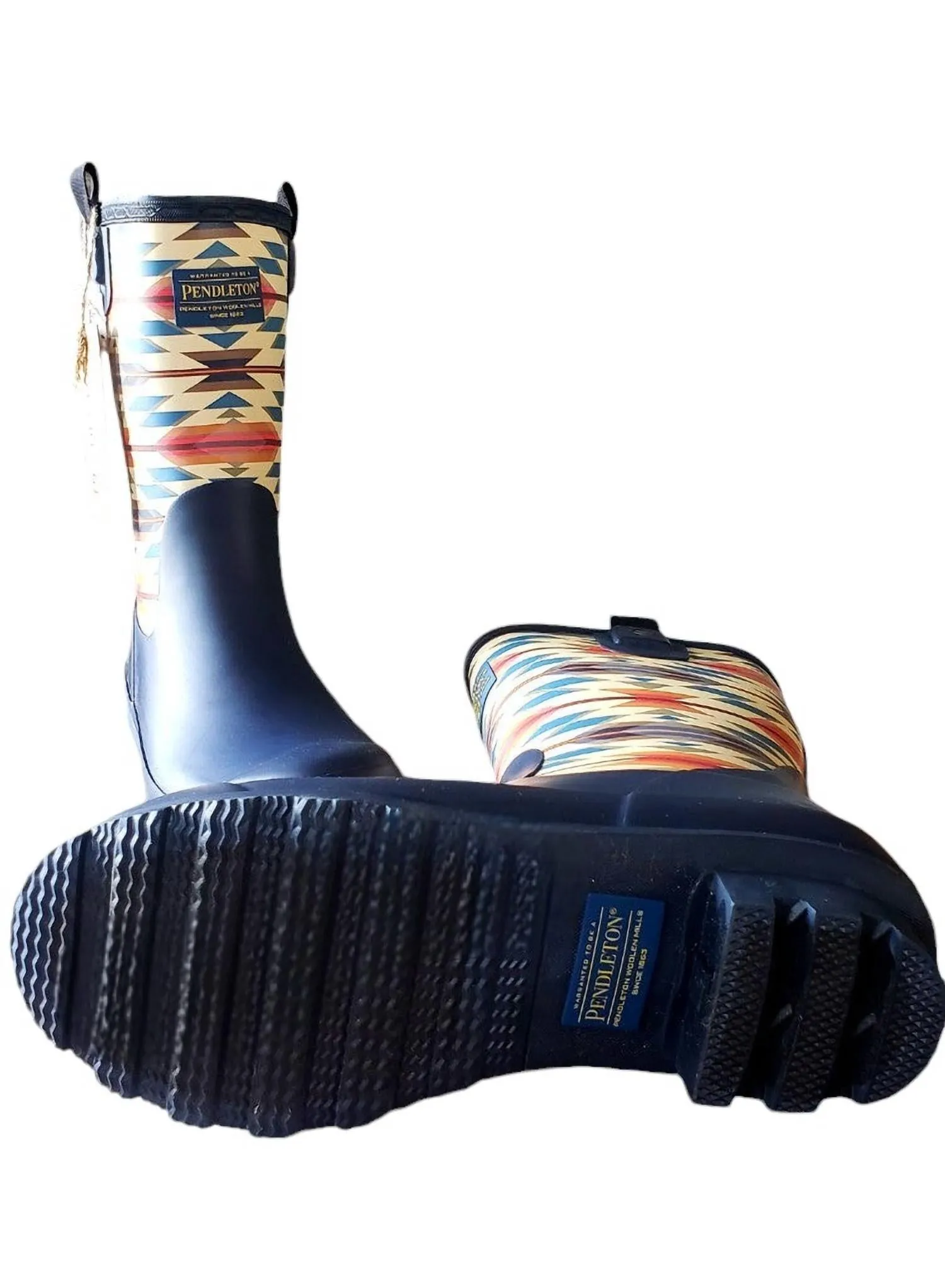 Women's Classic Wyeth Trail Mid Boot In Navy