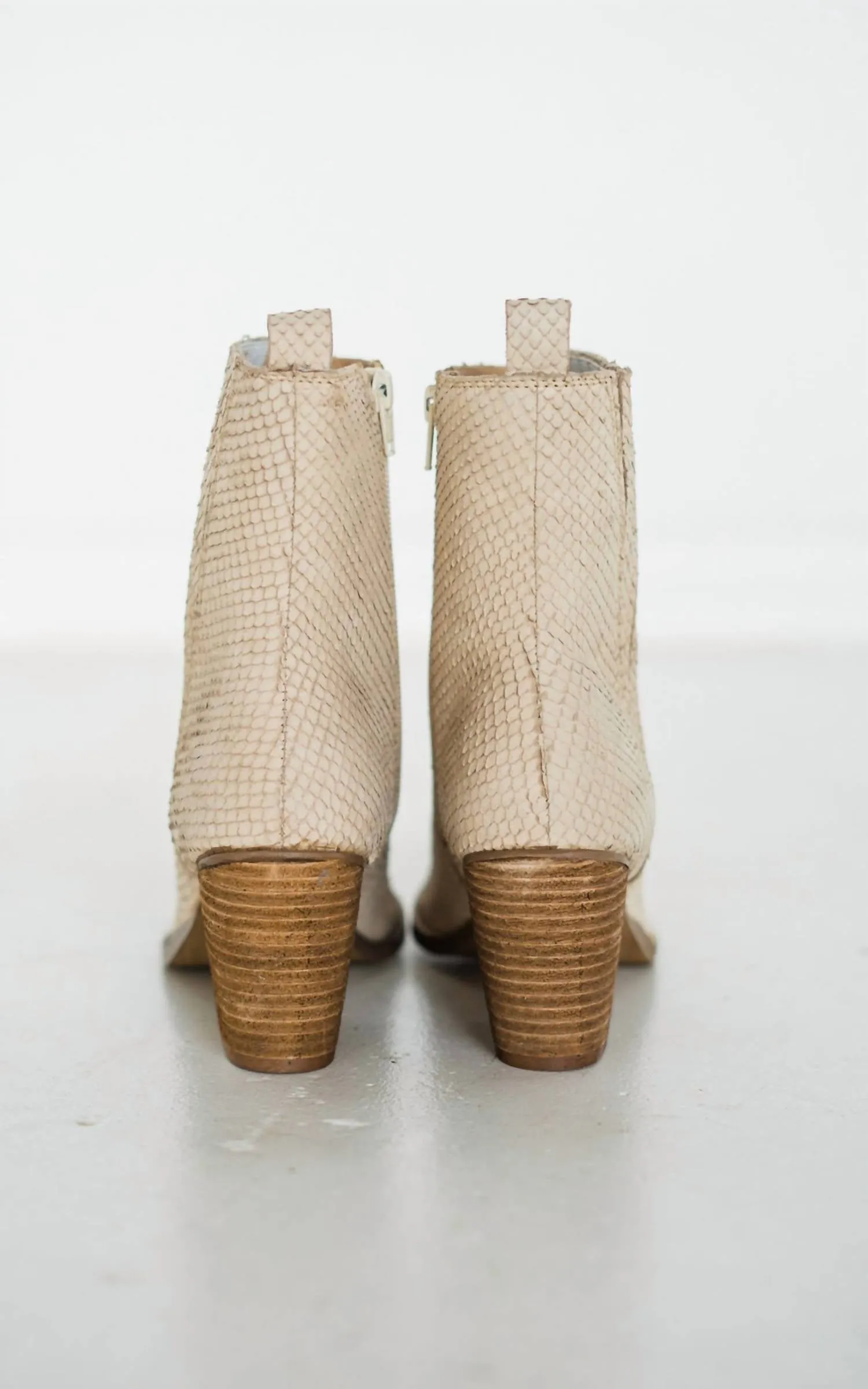 Women's Lizard Bootie In Cream