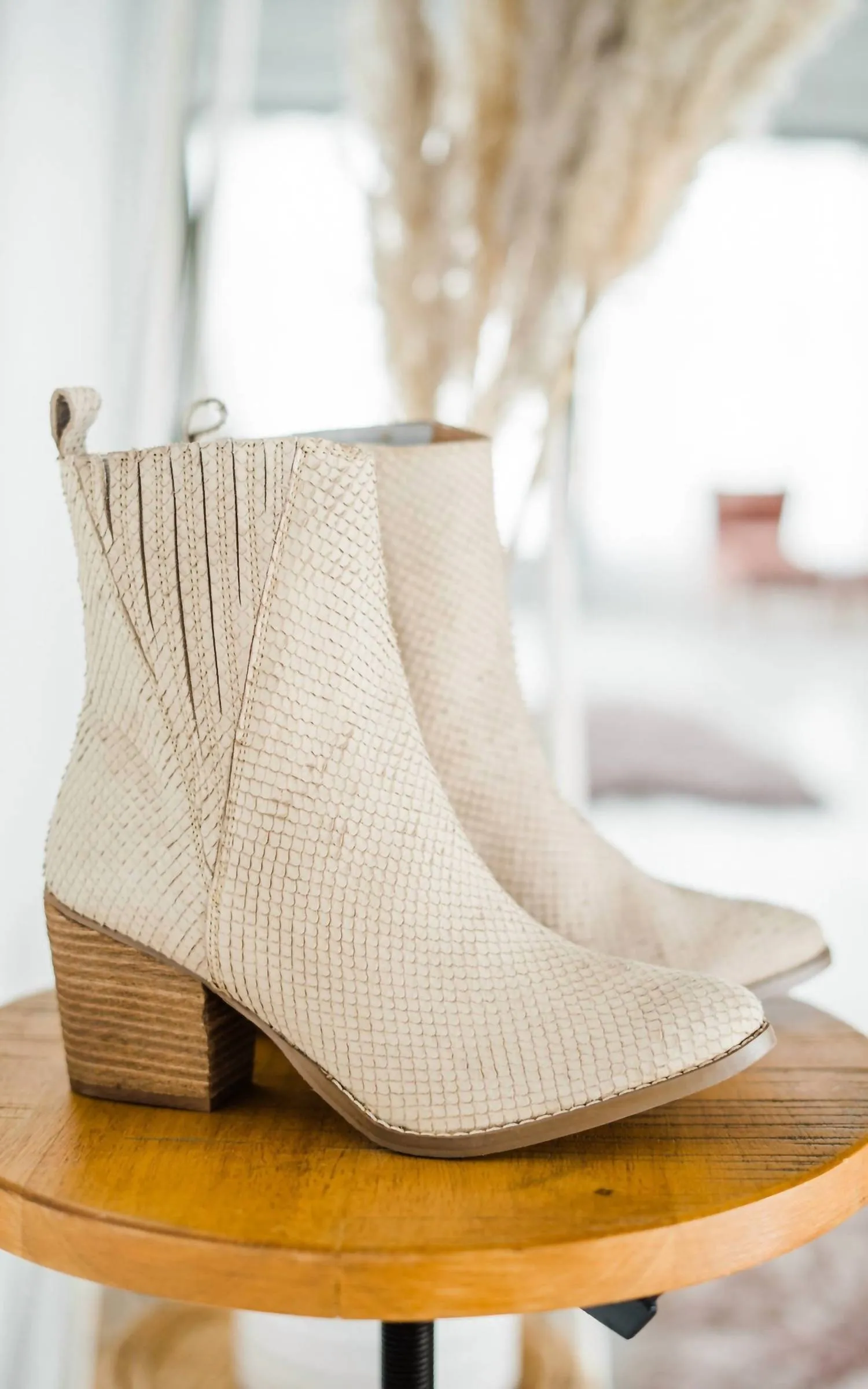 Women's Lizard Bootie In Cream
