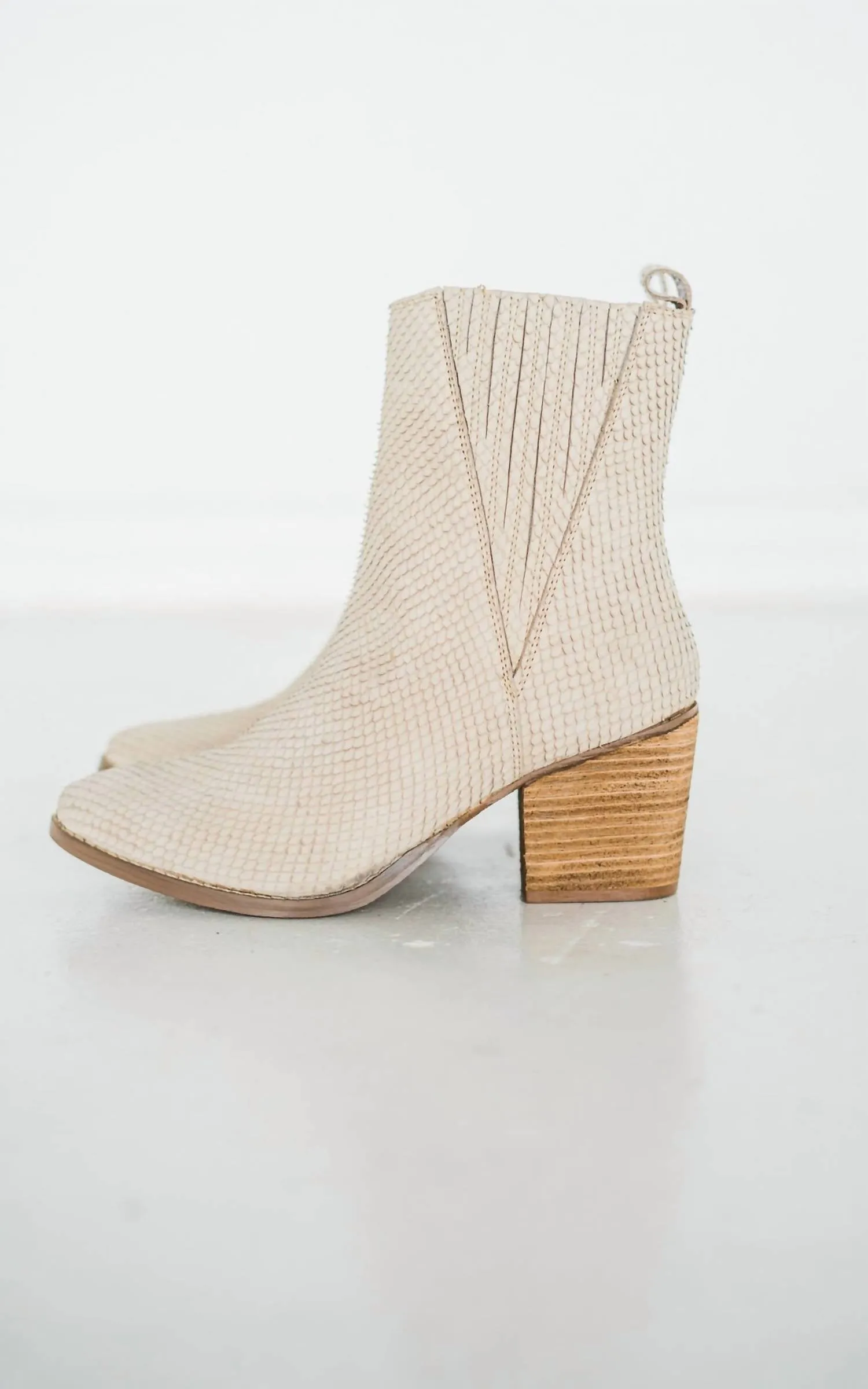 Women's Lizard Bootie In Cream
