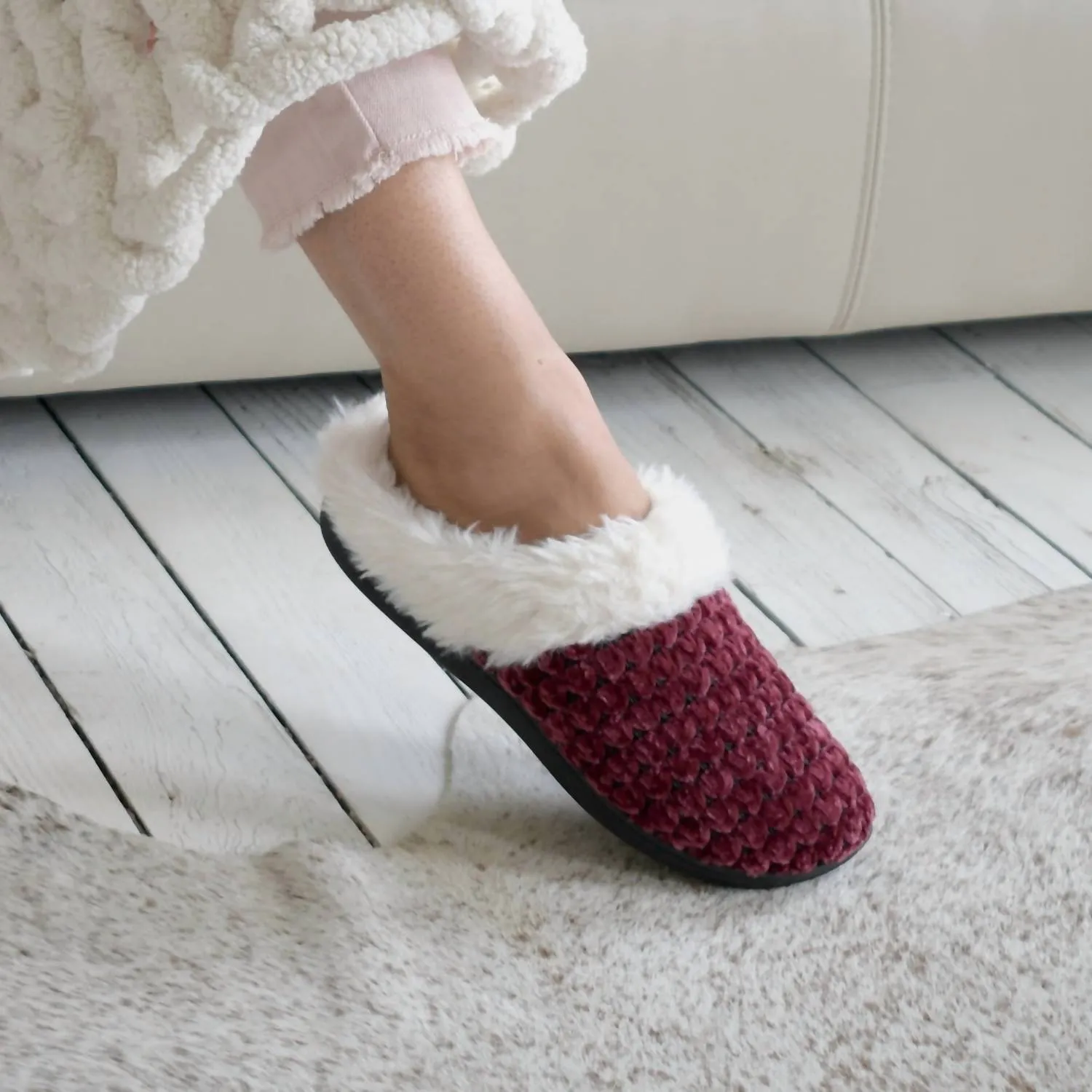 Women's Recycled Popcorn Chenille Erin Hoodback Slipper In Blackberry