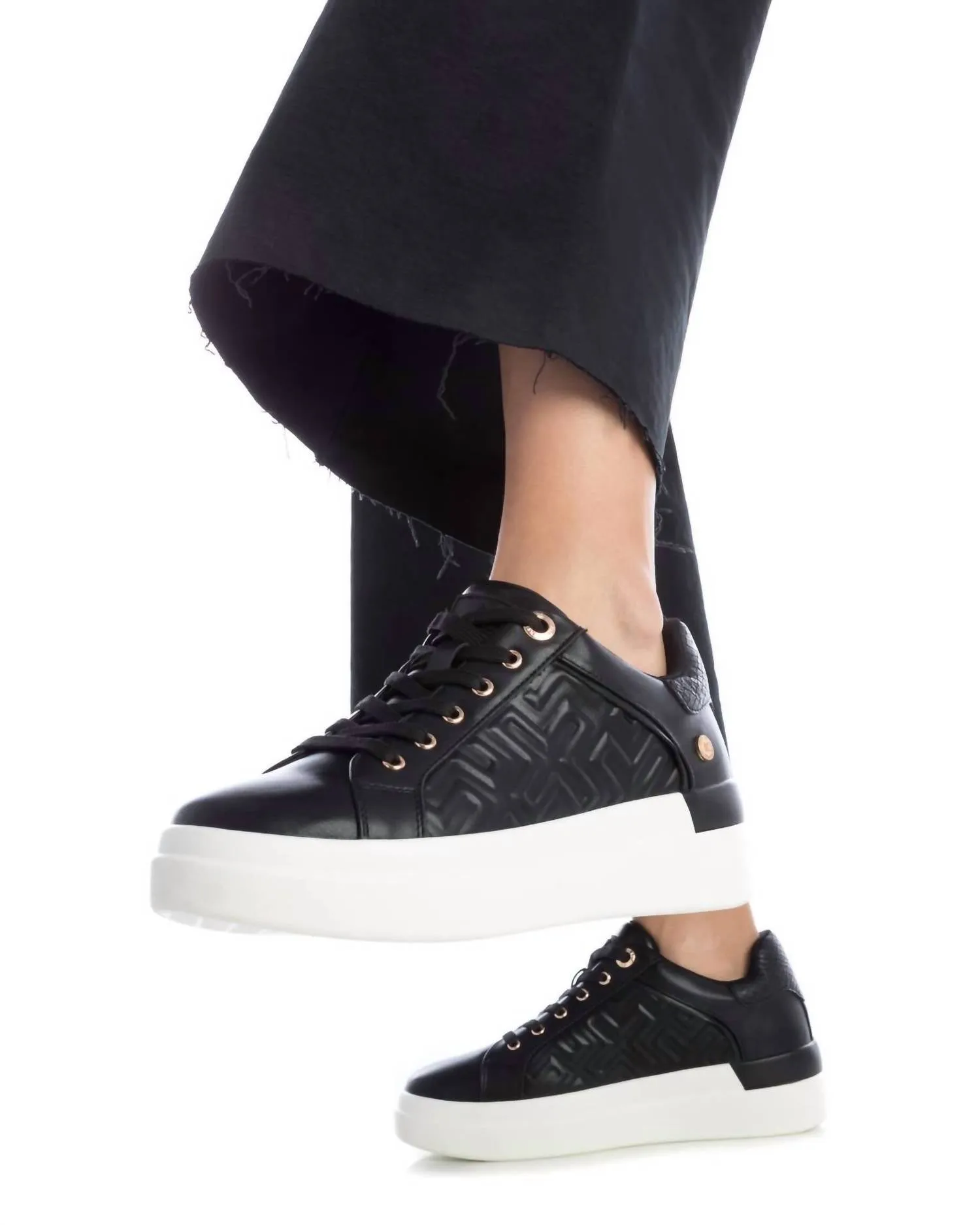 Women's Trainer Sneakers In Black